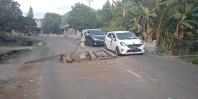 Foto Liputan Malut. Kerusakan jalan Desa Todapa Kec.Oba Kota Tidore Kepulauan
